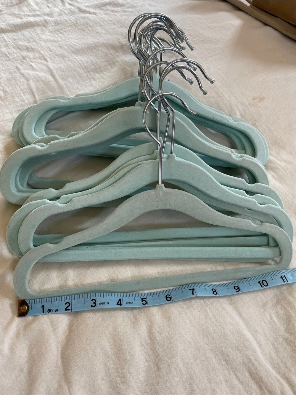 Non-Slip Velvet Clothes Hangers in Mint Green - Set of 6